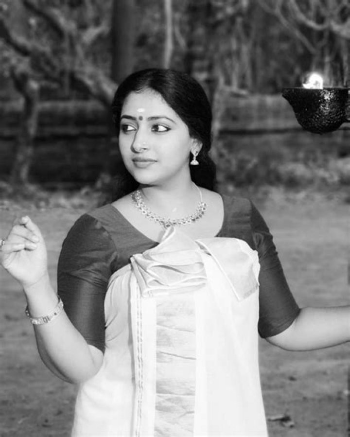Anu Sithara – Biography, Facts & Life Story