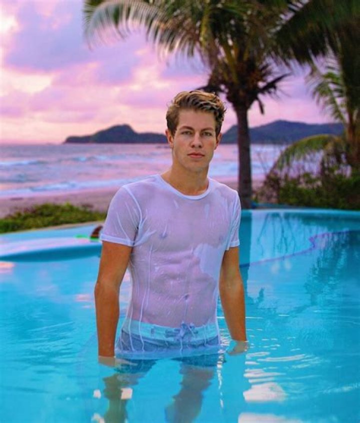 Ben Azelart Bio, Age, Height, Brother, Girlfriend, Net Worth, Facts