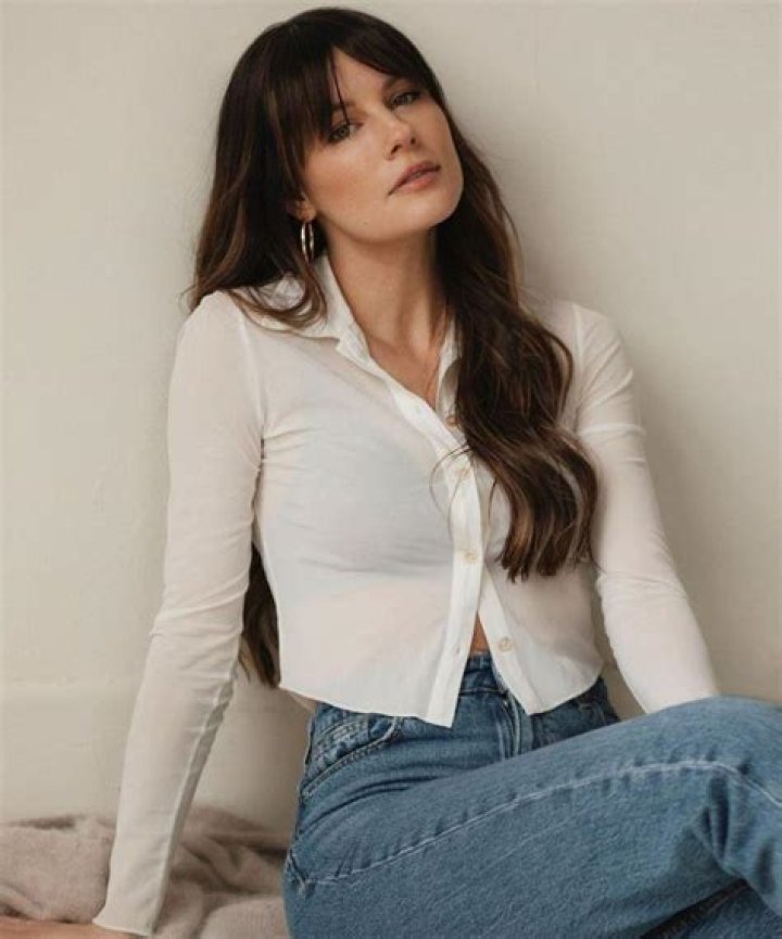 Chelsea Hobbs: The Renowned Canadian Actress Biography