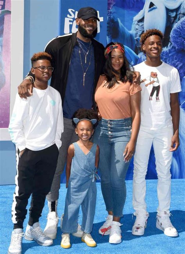 DeMarcus Lawrence Is An Absolute Family Man- Know About his family and kids