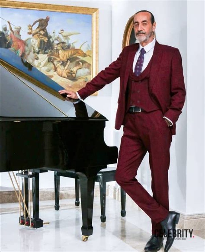 Hichem Rostom Wiki, Biographie, Age, Taille, Mariage & Informations