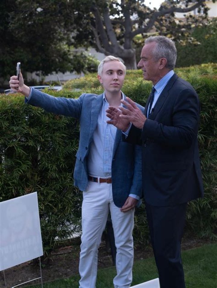 Is Link Lauren Gay Or Trans? Pronouns And Partner 2023