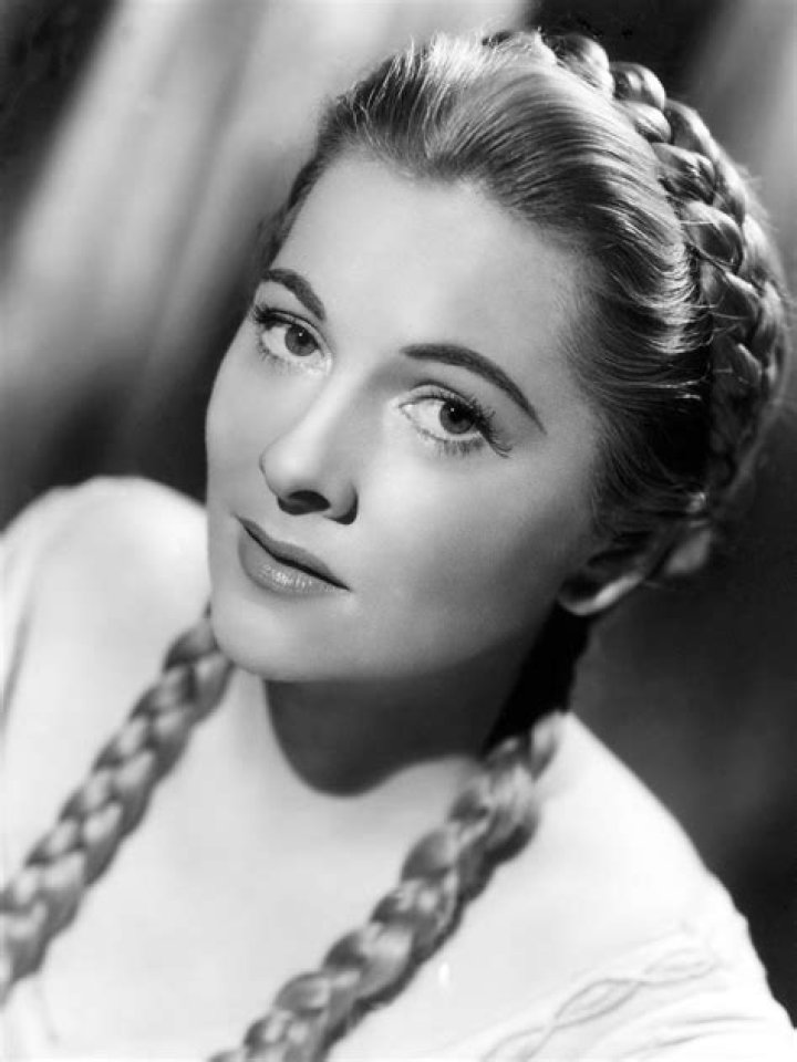Joan Fontaine – Biography, Facts & Life Story