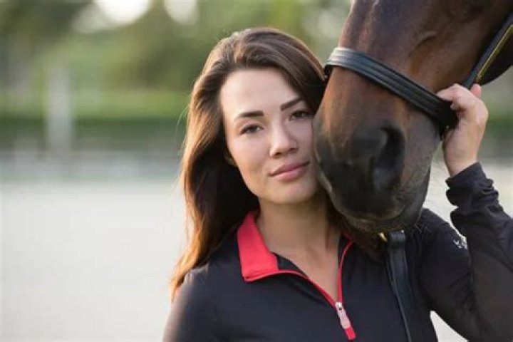 Melanie Pai (Lou Pie Wife) Age, Height, Net worth, Children, Wiki