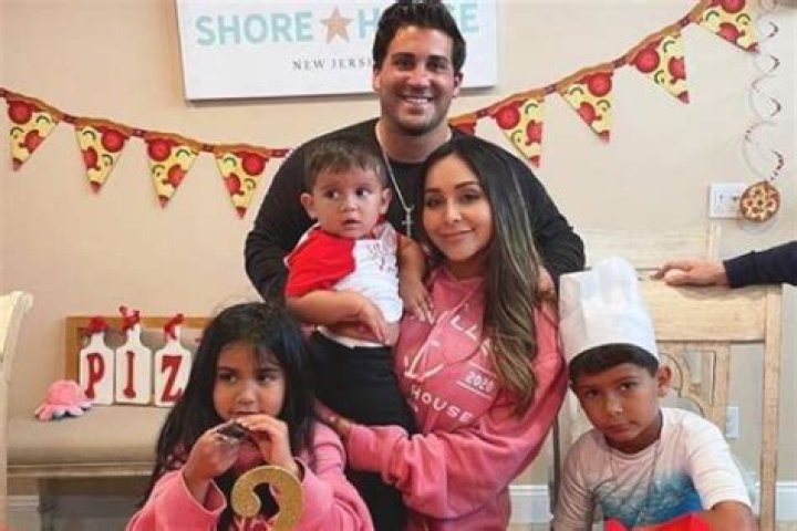 
Nicole Polizzi aka Snooki Net Worth – Earned Five Figure Salary Per Episodes
