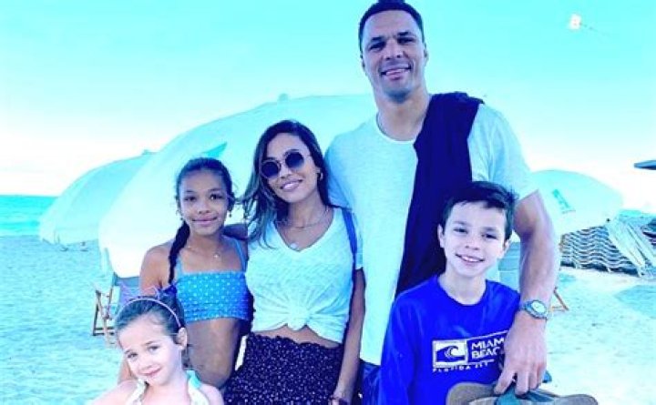 October Gonzalez [Tony Gonzalez’s Wife] wiki, bio, net worth, rumors?