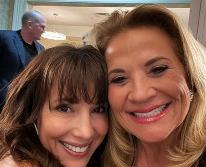 Sandra Bennett Qvc Host, Bio, Wiki, Age, Husband, Daughter, Salary, And Net Worth