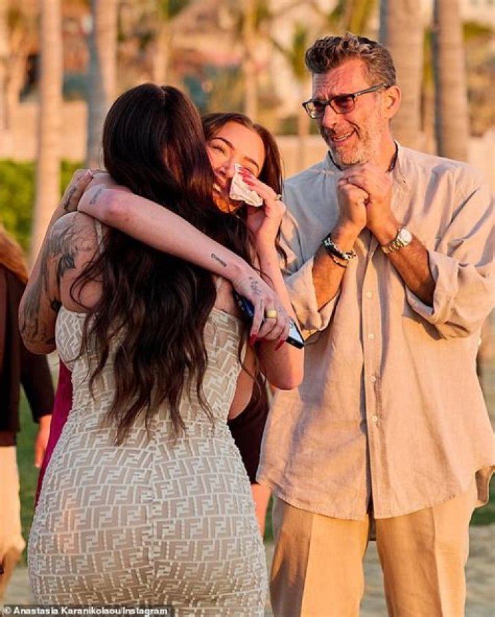 Stassie Karanikolaou Wiki, Age, Parents, Net Worth, Boyfriend, Sister