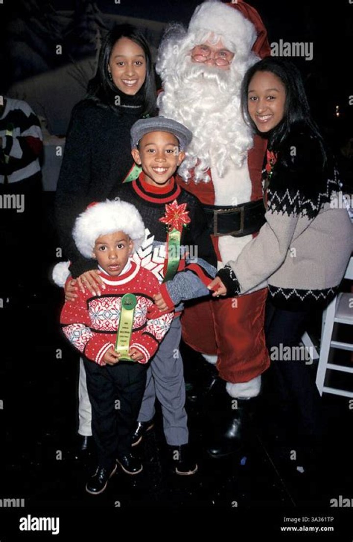 Tia and Tamera Mowry's Brother Tavior Mowry — Height, Net Worth, Facts