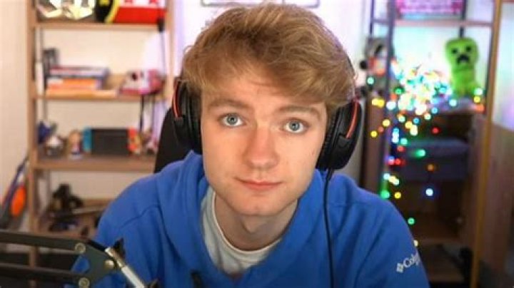 TommyInnit Brother: Is He Related To Dream? Parents And Family