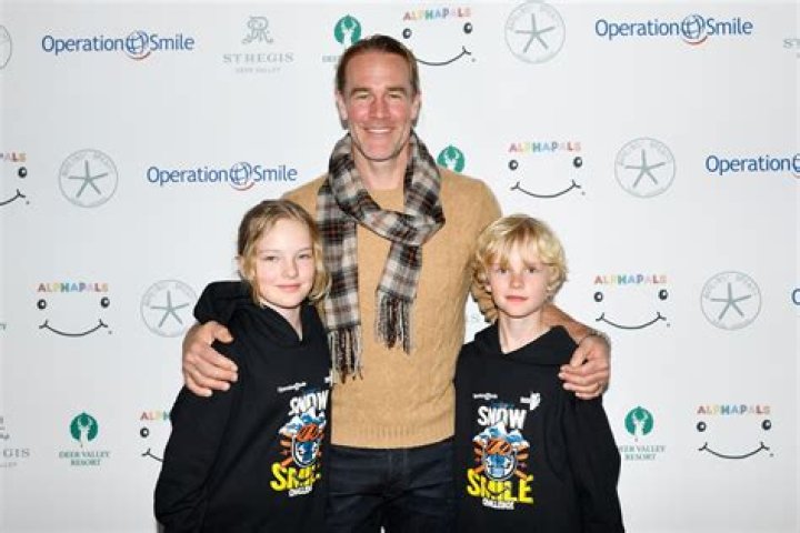 Who Is John Oliver Brother And Sister? Parents And Family