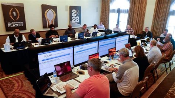 Who Is on the College Football Playoff Selection Committee?