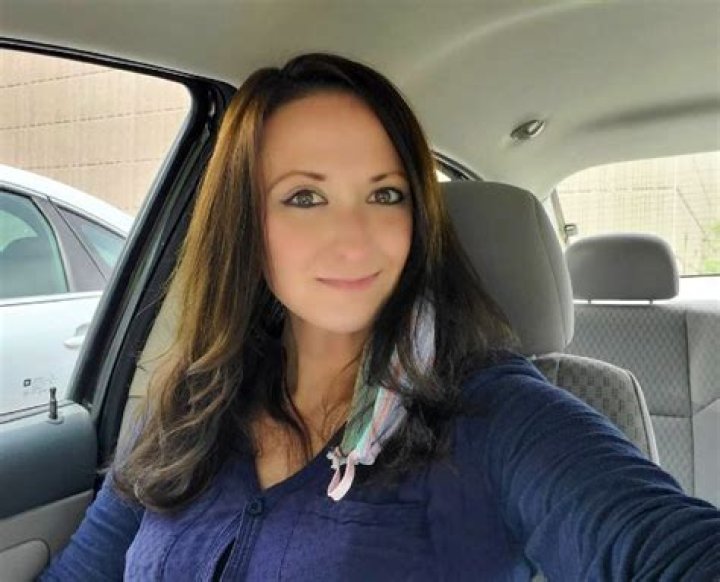 wiki-bio, net worth, height, career, age, facts.